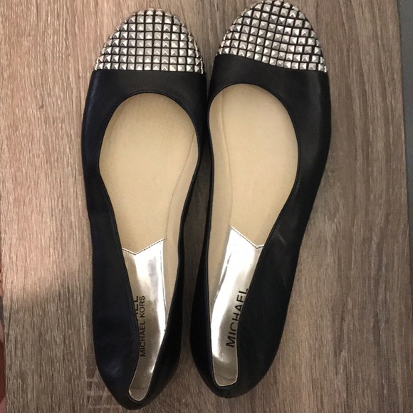 NEVER WORN Michael Kors flats - Picture 2 of 3